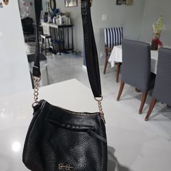 Jessica Simpson's crossover purse