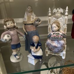 Laredo  Collectibles.  Figurines