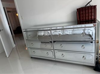 Mirrored 6-Drawer Dresser