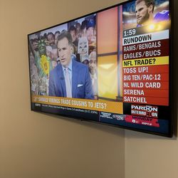 40 Inch Samsung TV With Full Motion Mount