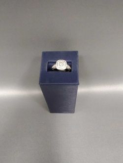 White Gold 14k (.585) 5.8 grams Size 7.5