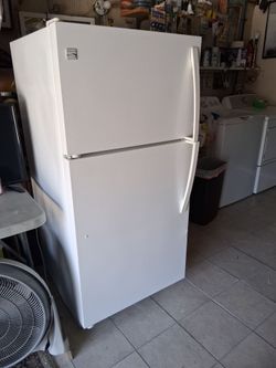 FRIDGE. 29 X 60 APARMENT SIZE WORKING GOOD!!!DELIVER X $.