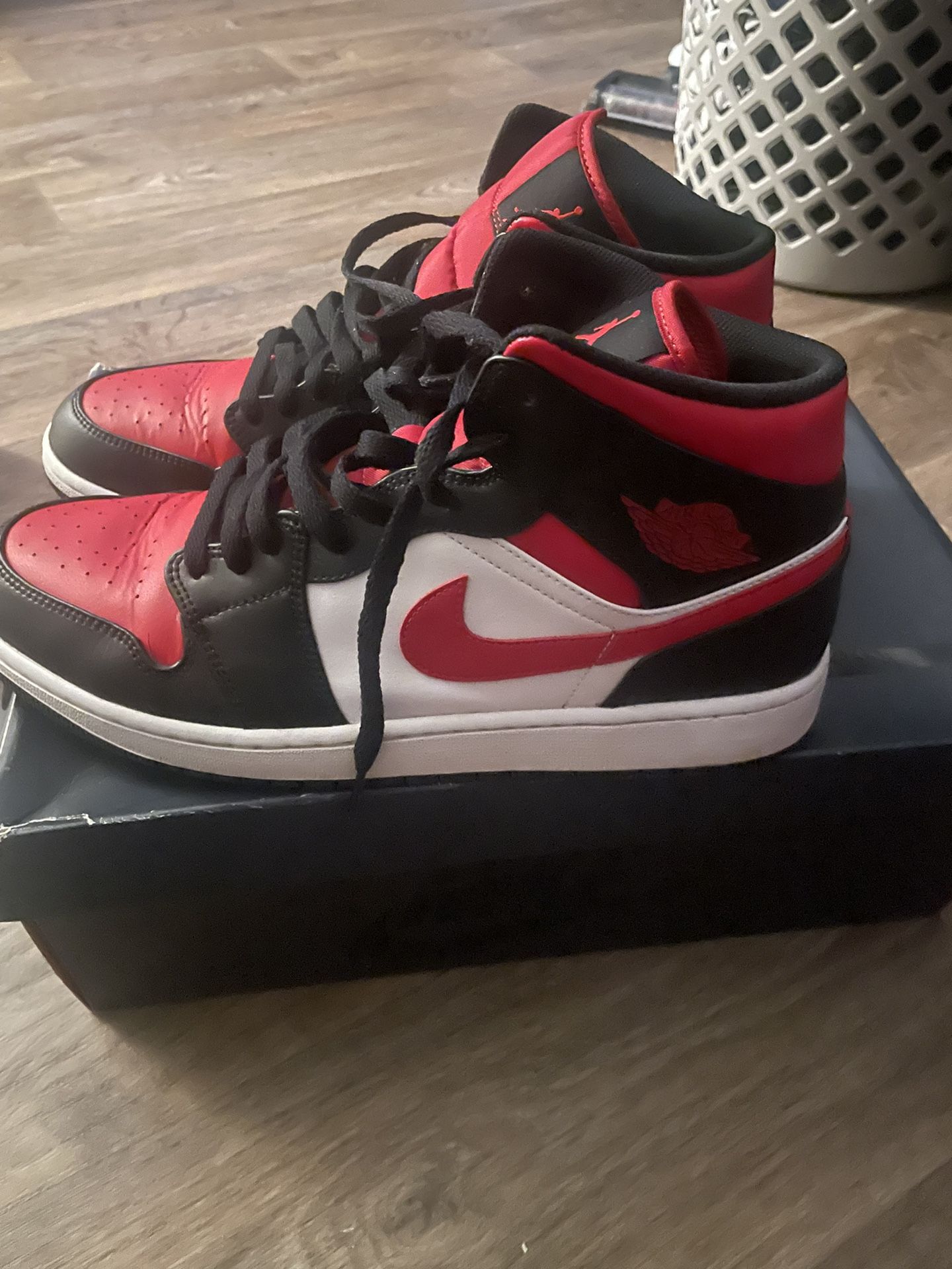 Air Jordan Mid 