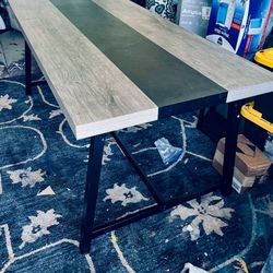 Table and 6 chairs in Queen Creek