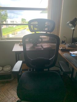 Staples Hyken Ergonomic Mesh Swivel Task Chair – Black