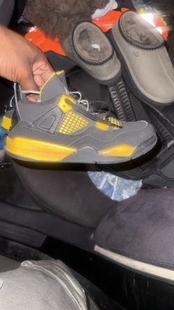 Air Jordan Retro 4 Thunder Size 2y