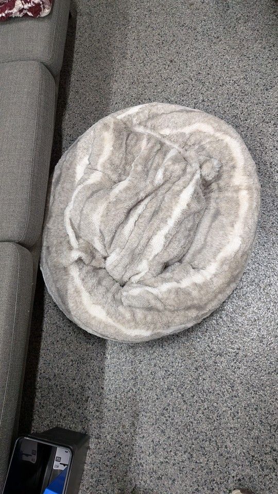 Jax & Bones Dog Bed Faux Fur. Machine Washable