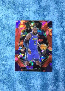 2022 Select LeBron James Premier Level Red Cracked Ice #126 LA Lakers