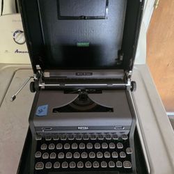 Typewriter Antique