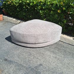 Ottoman 34"x34"x18" (like new)