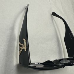  Very Lightly Used Louis Vuitton Sunglasses 