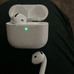 Apple AirPod 4 w/ noise cancellation