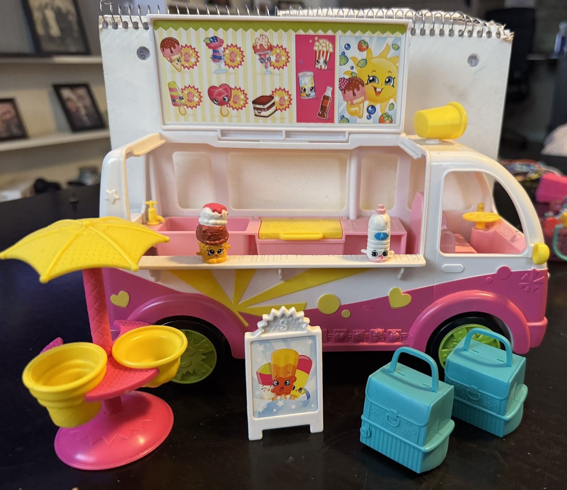 Shopkins Series 3 Scoops Ice Cream Truck Playset