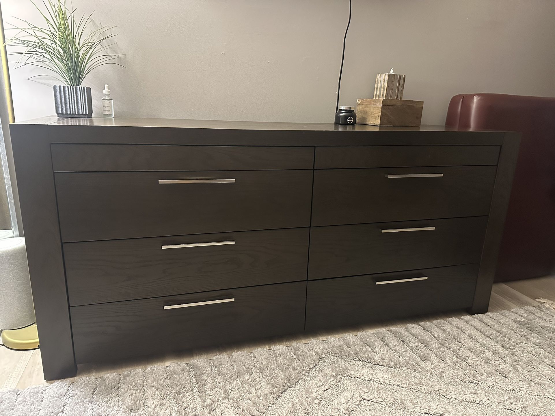 LAST CHANCE !! King Bedroom Set- Bedframe And Dresser