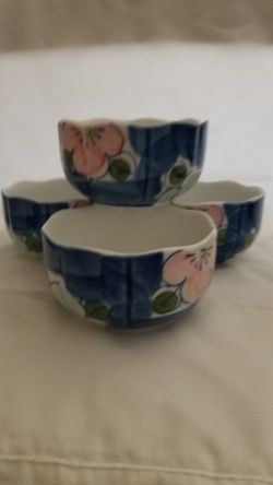 Japanese porcelain dipping cups. ( small bowls)