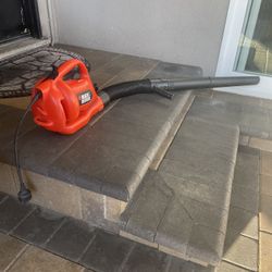 Black and Decker Corded Electric Leaf  Blower FT1000