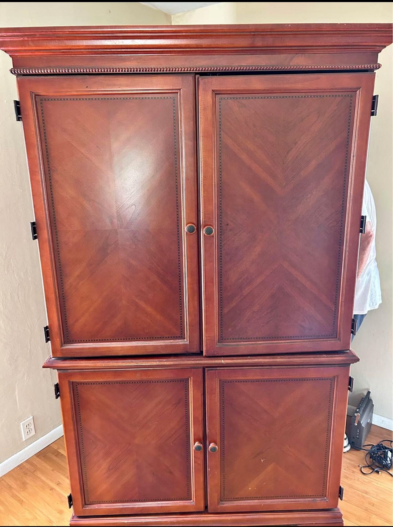 Office Hutch