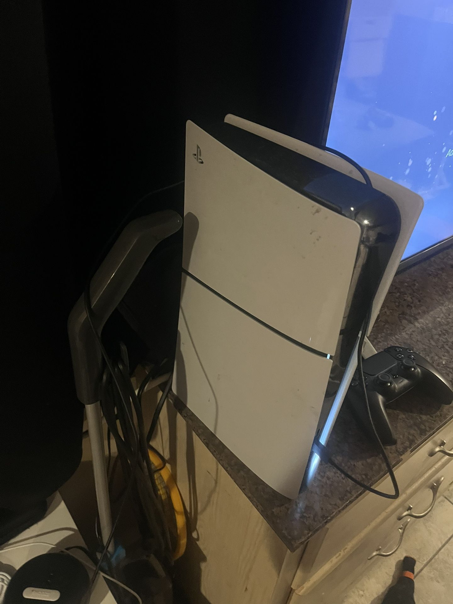 PS5 for SALE, great condition and comes with 2 CONTROLLERS