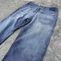VINTAGE BAGGY DISTRESSED LEVI’S