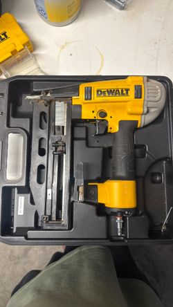 DeWalt Nail gun 16GA