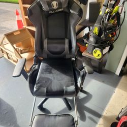 Gaming Chair With Leg Rest