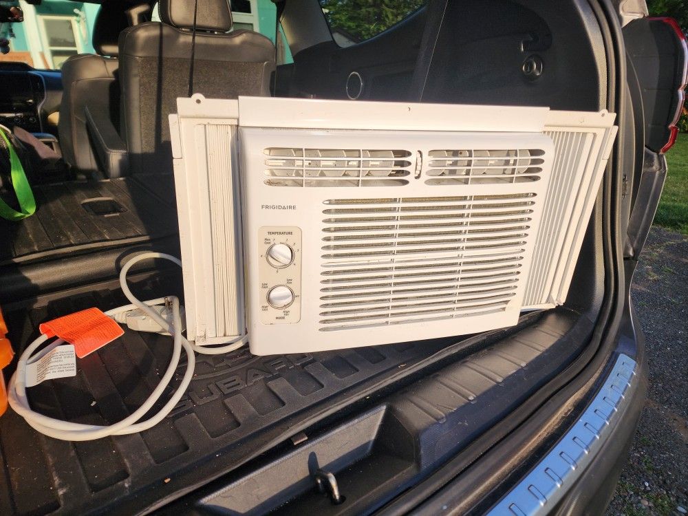Frigidaire 5,000 BTU Window Mounted Air Conditioner