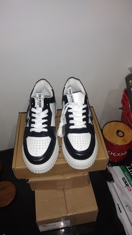 TRUE RELIGION WOMEN SNEAKERS SIZE 10