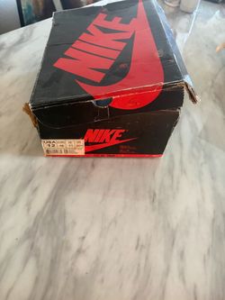 Air Jordan Retro 1 High OG Hyper Royal