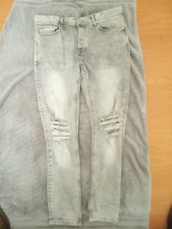 Like New Men’s Topman Distressed Skinny Jeans - size : 32x30  - priced to sell fast!