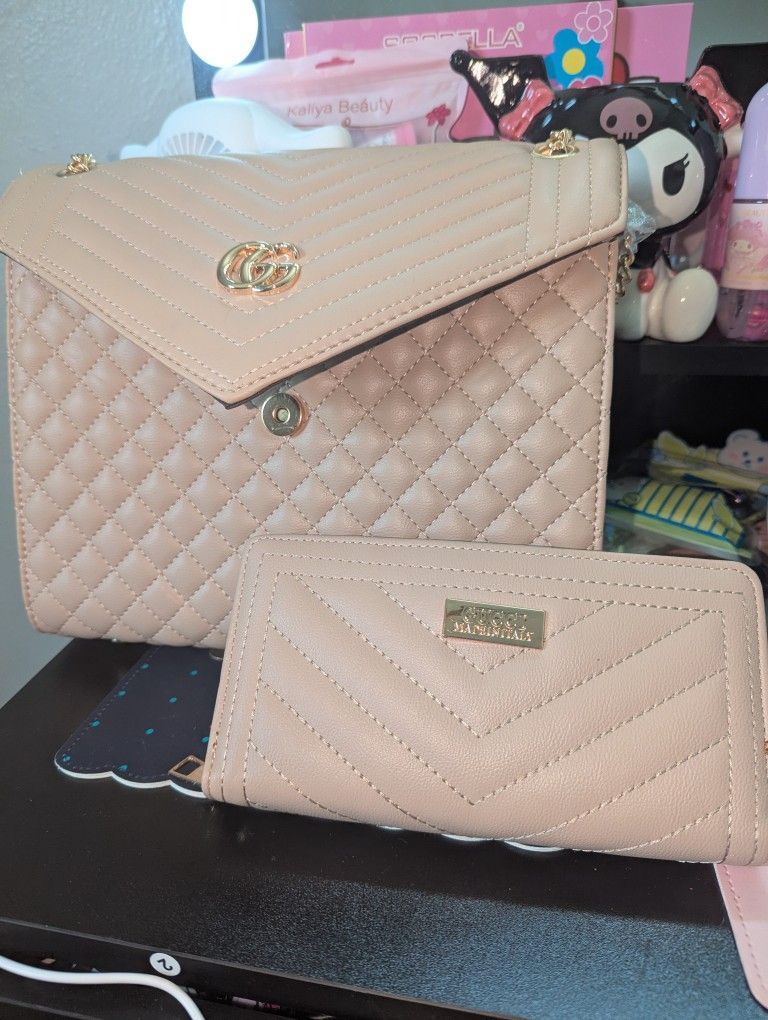 G Purse With Matching Wallet