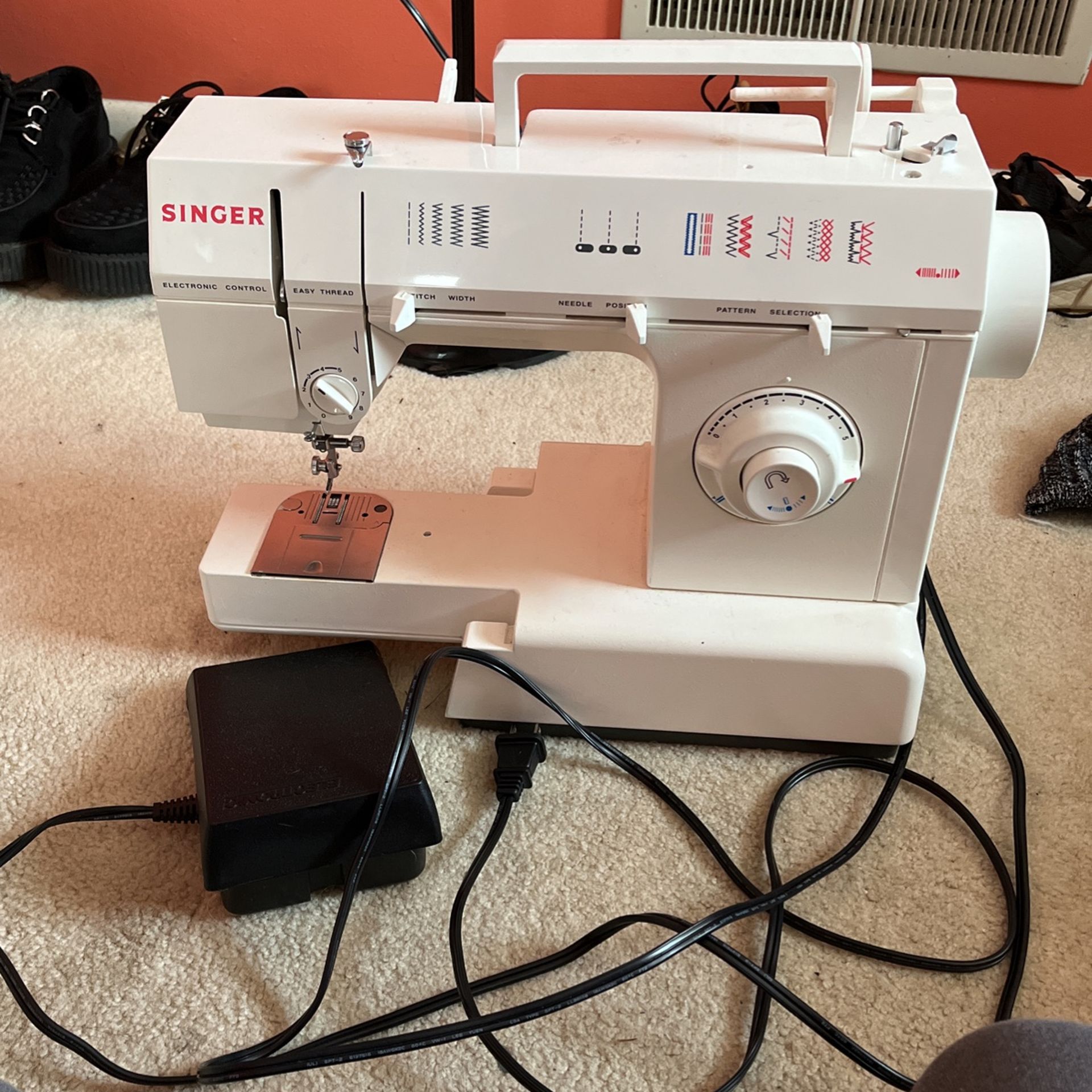 singer sewing machine for Sale in Endicott, NY OfferUp