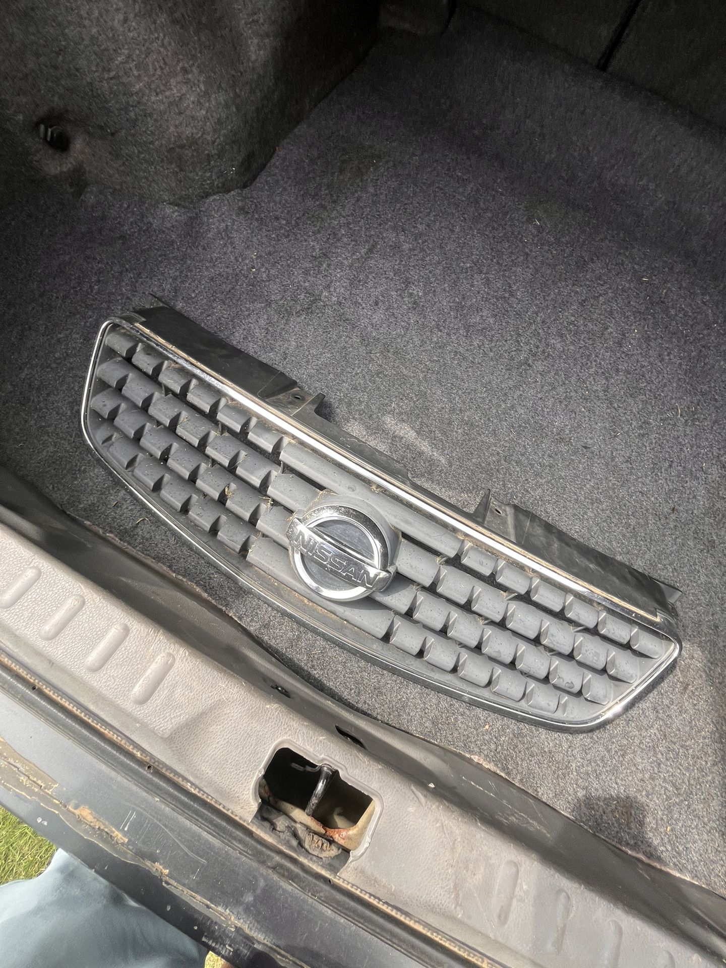 05-06 nissan altima front grille 