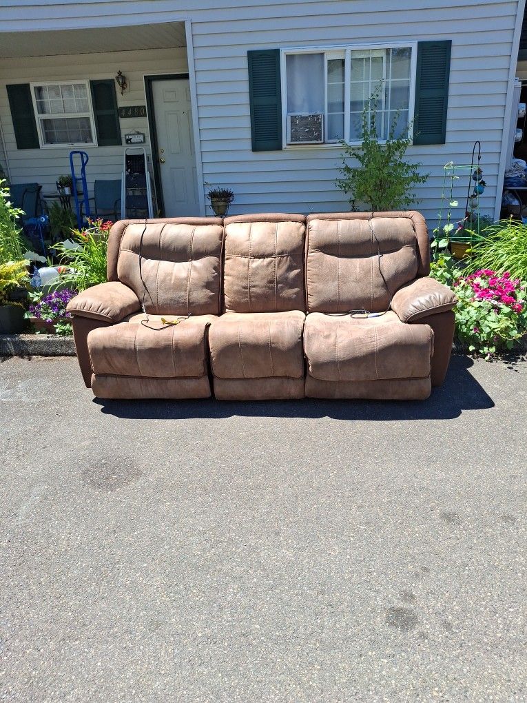 Electric Reclining Couch