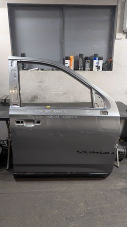 2021-2022-2023-2024 GMC YUKON XL/ CHEVROLET SURBUBAN FRONT RIGHT DOOR OEM #10082