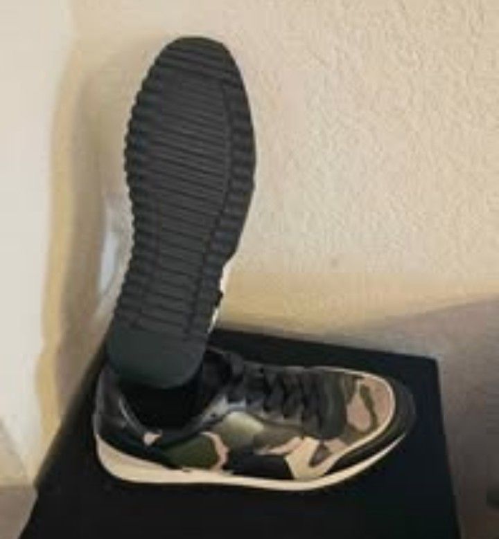 COACH Camo Men´s 11.5 Athletic/Casual/Gym Shoes New Open Box Floor Display  & Accessories