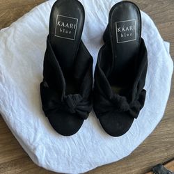 Kaari Blue Sandals Sz 6 $10