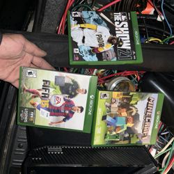 Xbox One + Kinect + 3 Games + One Controller 