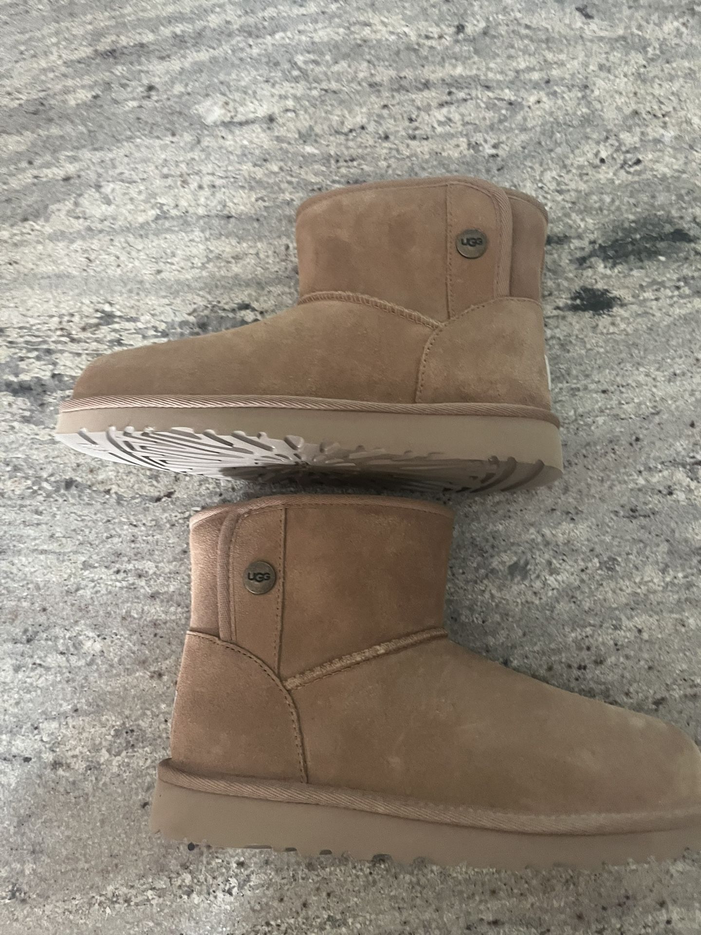 Brand New UGG Jona boots in size 3