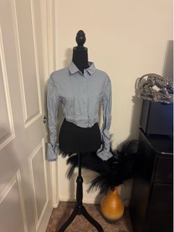 Cropped dress shirt with rouched sleeves
