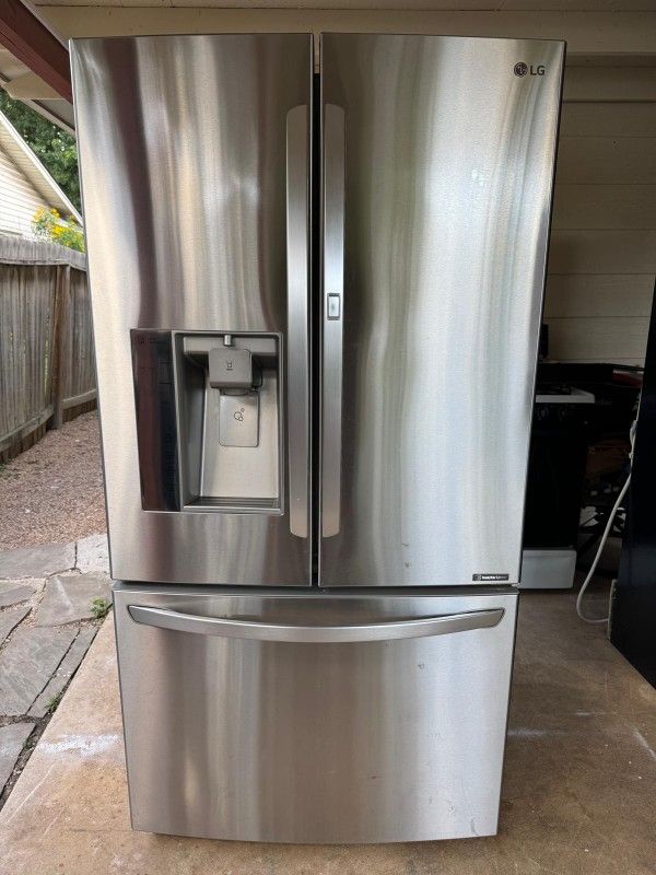 Lg Refrigerador In Good Condition. Delivery And Installation Free