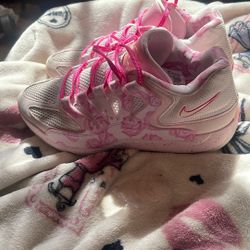 Aunt Pearls Size  10.5 In Men  Kd’s 