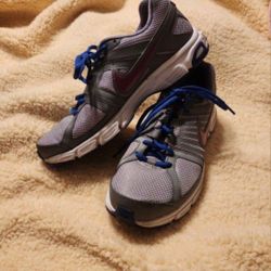 Nike Women Tennis Shoes 8.5