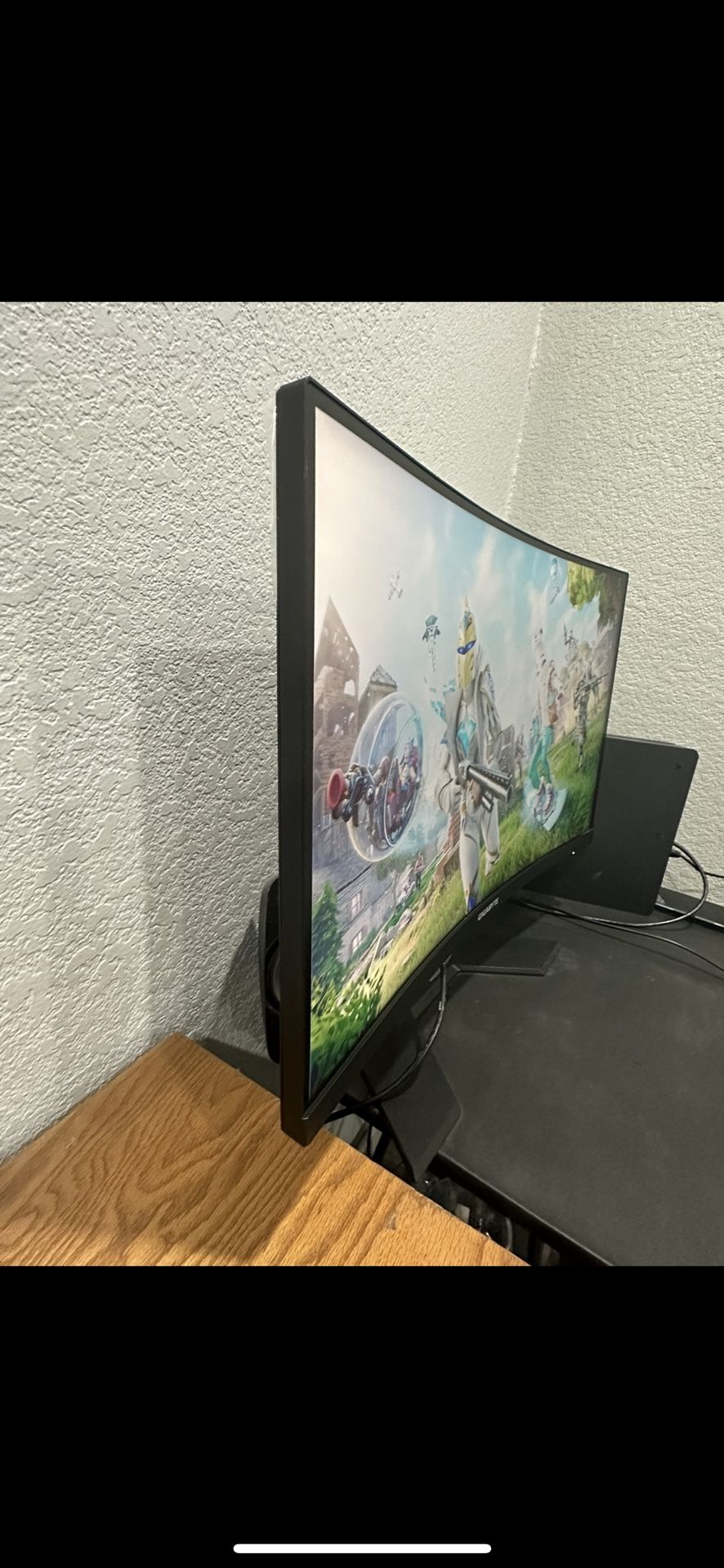Gigabyte Monitor 27” Curved