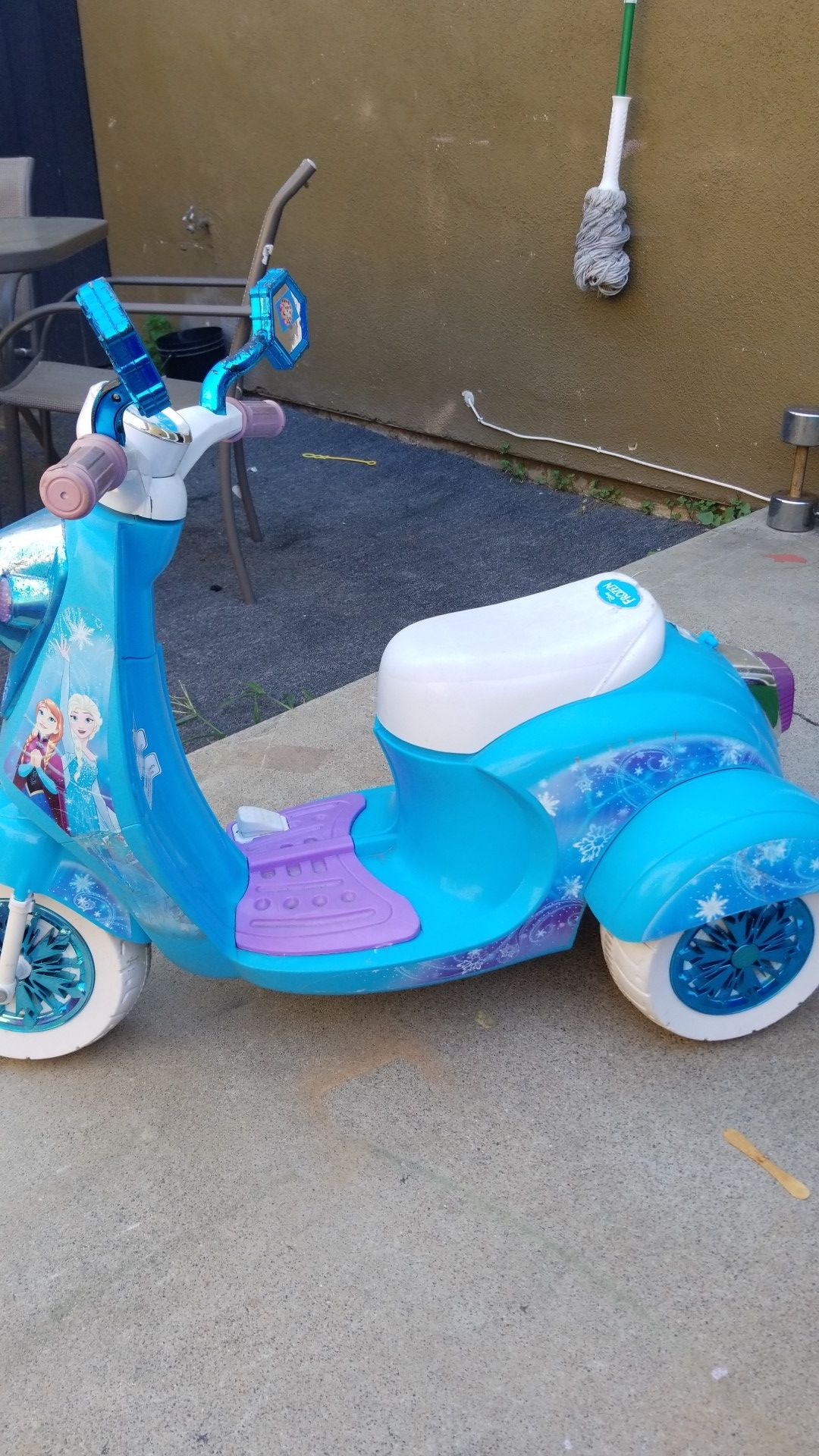 Girls scooter