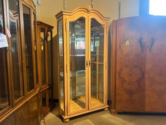 Lighted Crackled Cream Cabinet w/ Adjustable Thick Glass Shelves