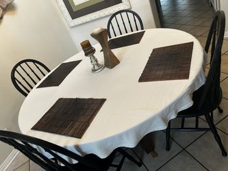 Z Gallery Dining Table With 4 Chairs