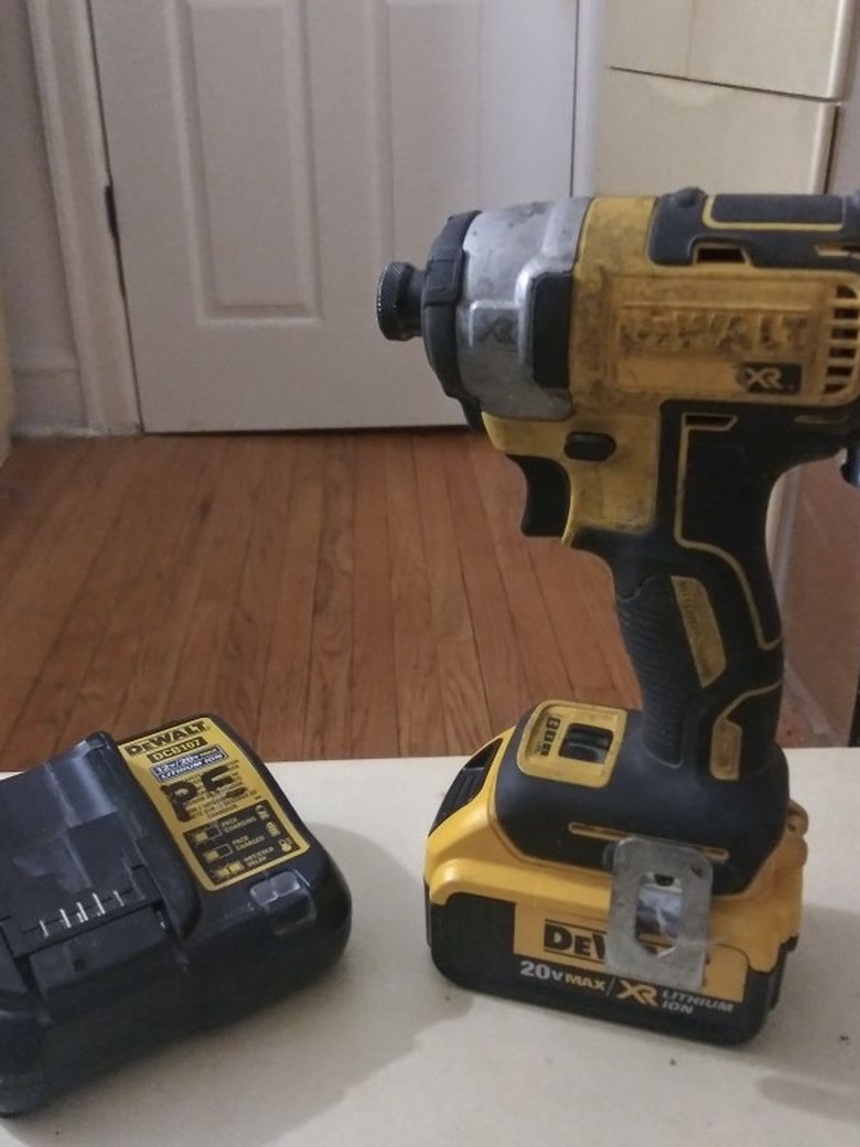 Dewalt Drill Deluxe Battery And Charger