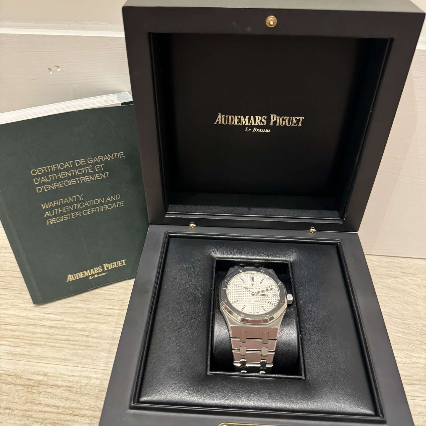 Audemars Piguet Royal Oak 15400ST.OO.122ST.02