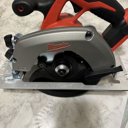 Milwaukee M18 6-1/2-Inch Circular Saw TOOL ONLY