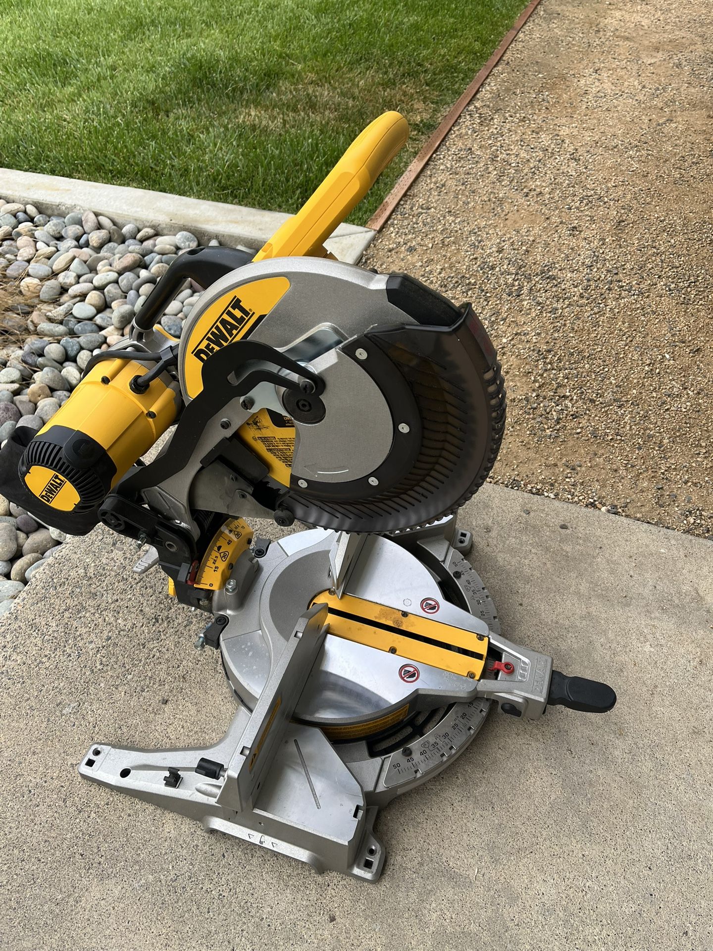 Dewalt Compound Miter Saw